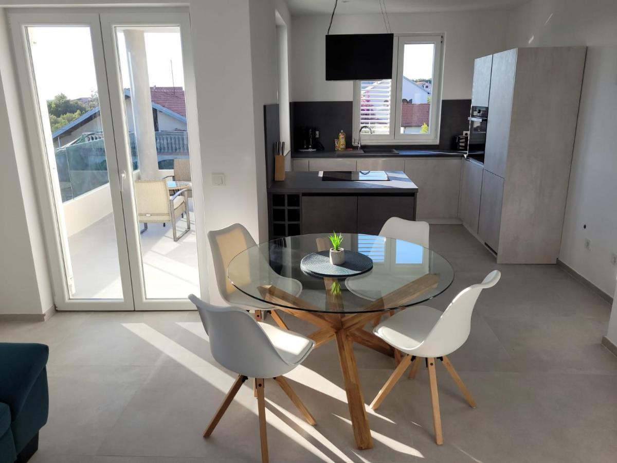 Haus Dalmatia With Heated Pool Apartment บาร์บินเย ภายนอก รูปภาพ